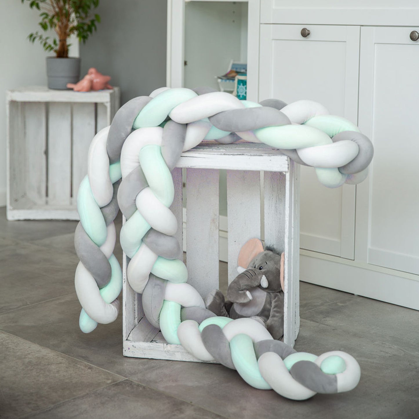 JAKOR® Yoki | Bettschlange geflochten | geprüfte OEKO TEX® Qualität | inkl. Wäschenetz & Tasche | perfekt zum Verschenken