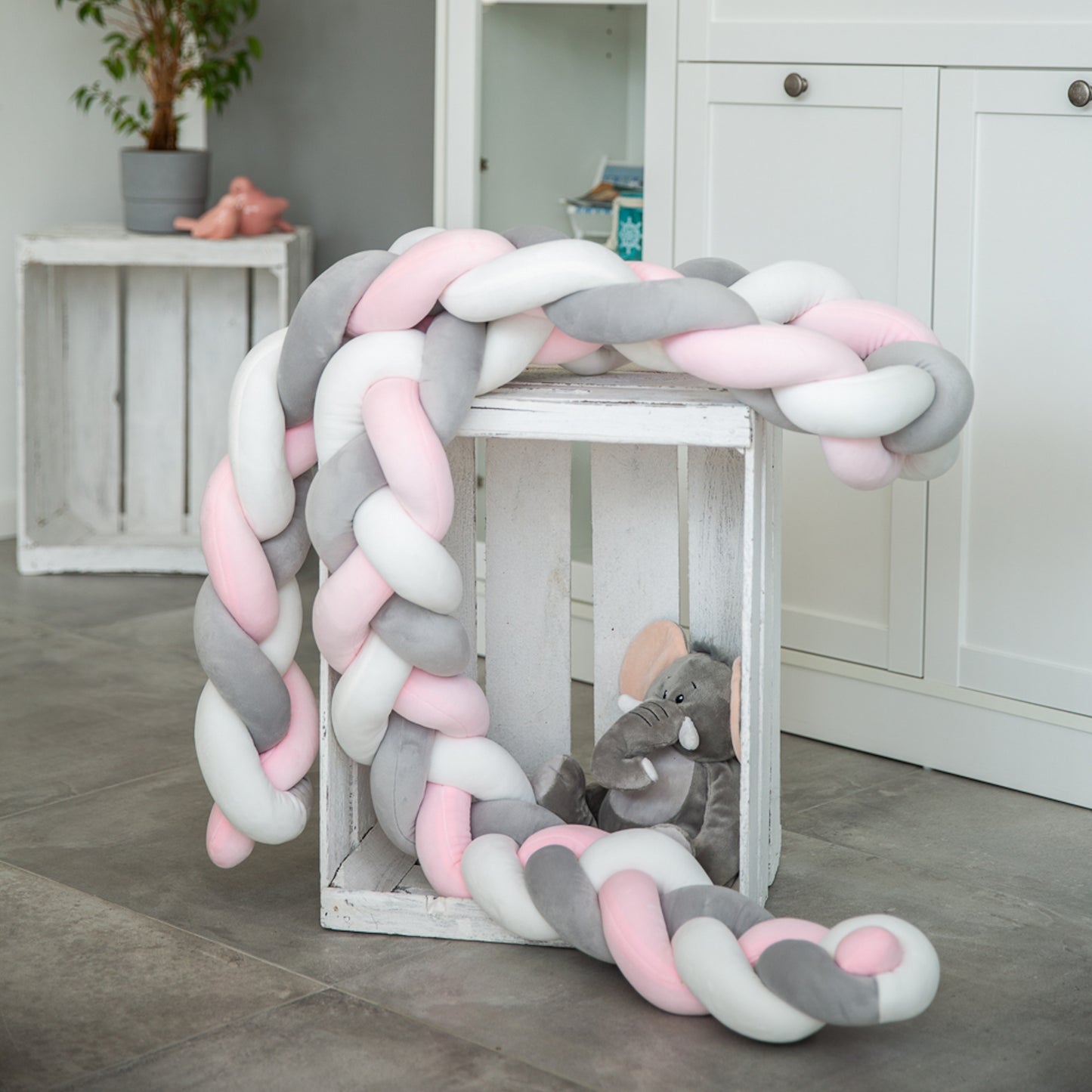 JAKOR® Yoki | Bettschlange geflochten | geprüfte OEKO TEX® Qualität | inkl. Wäschenetz & Tasche | perfekt zum Verschenken